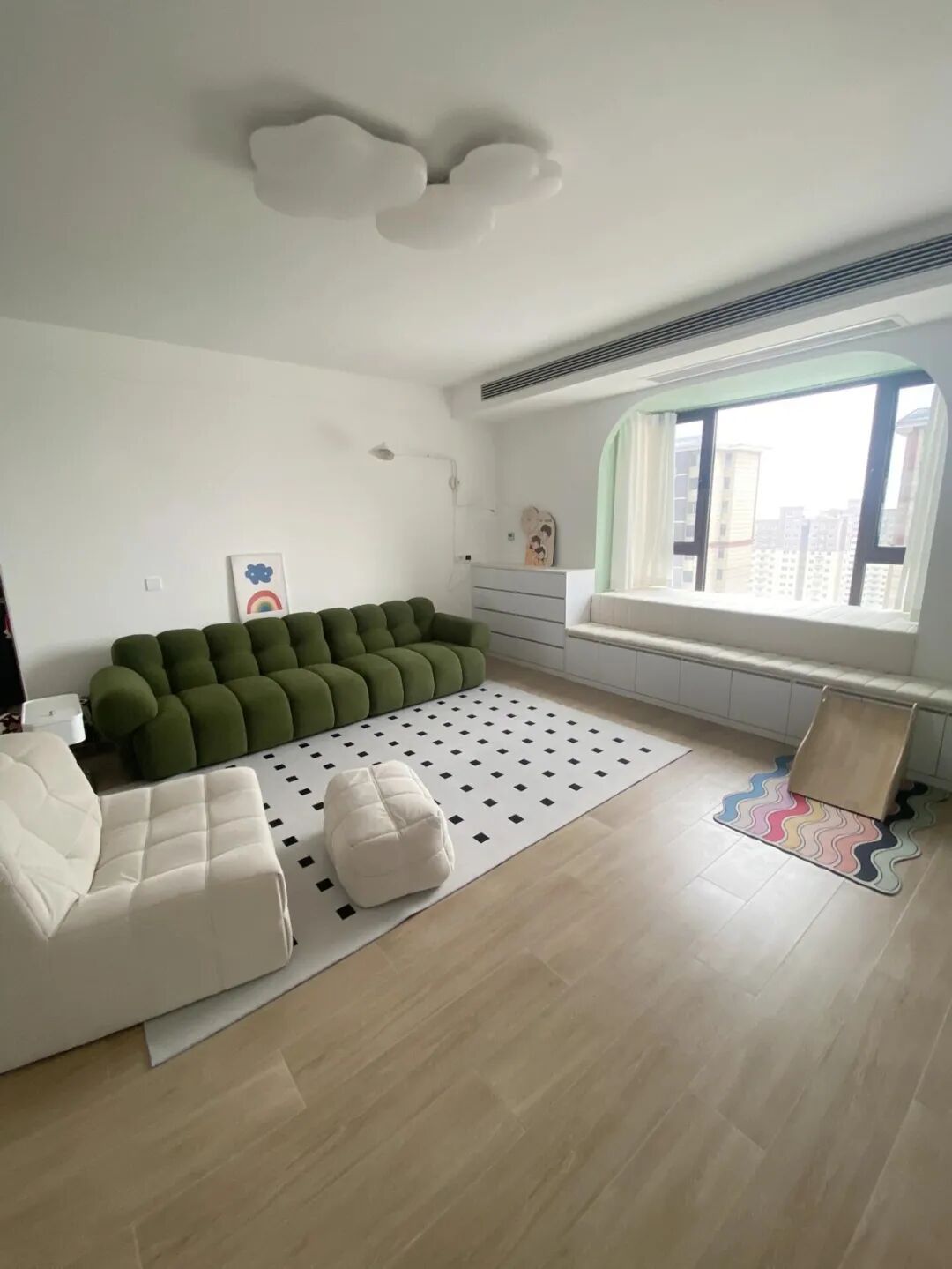 果然还是年轻人“鬼点子”多!飘窗换个思路设计,实用性直接翻倍_果然还是年轻人“鬼点子”多!飘窗换个思路设计,实用性直接翻倍_