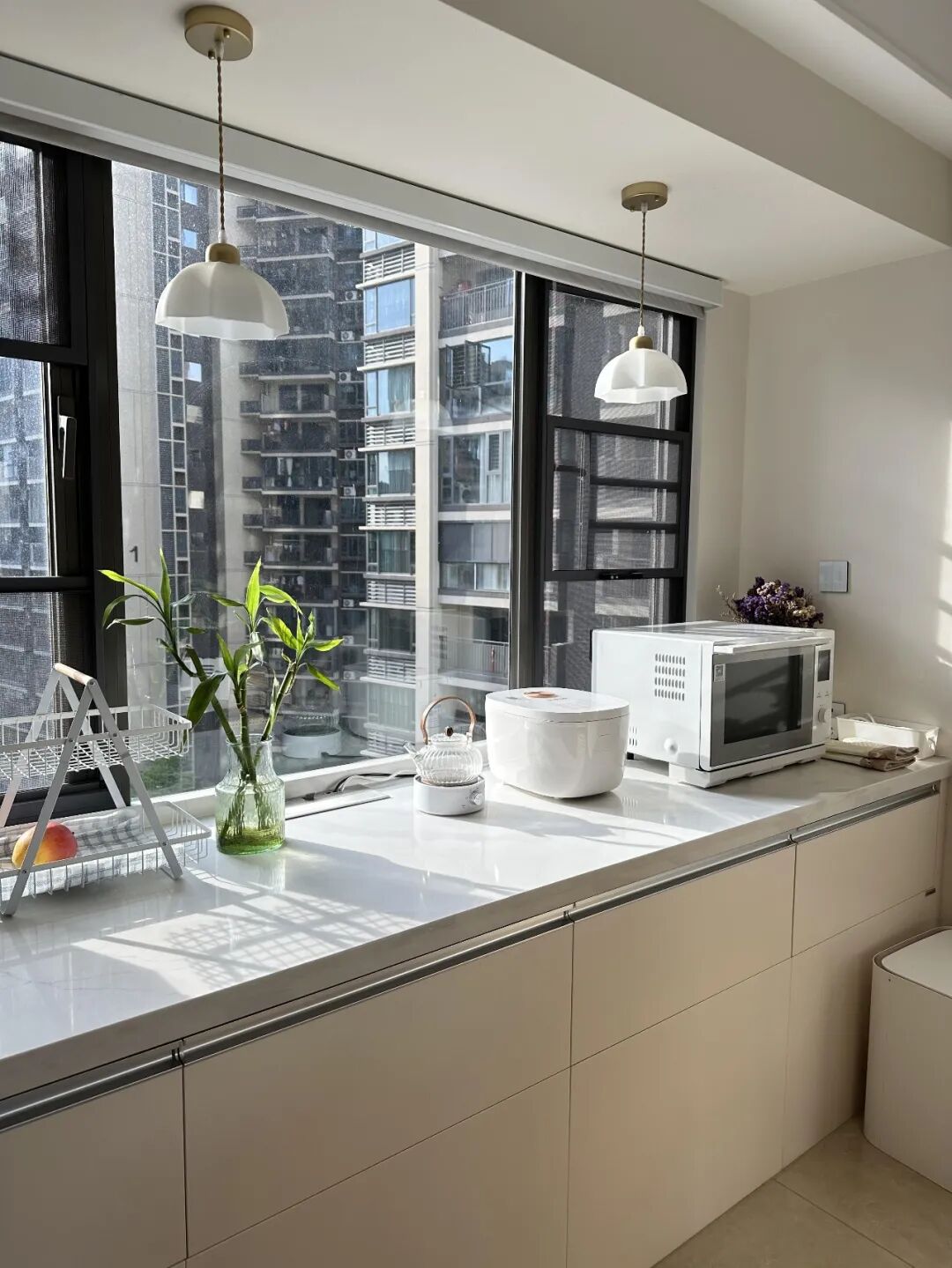 果然还是年轻人“鬼点子”多!飘窗换个思路设计,实用性直接翻倍_果然还是年轻人“鬼点子”多!飘窗换个思路设计,实用性直接翻倍_