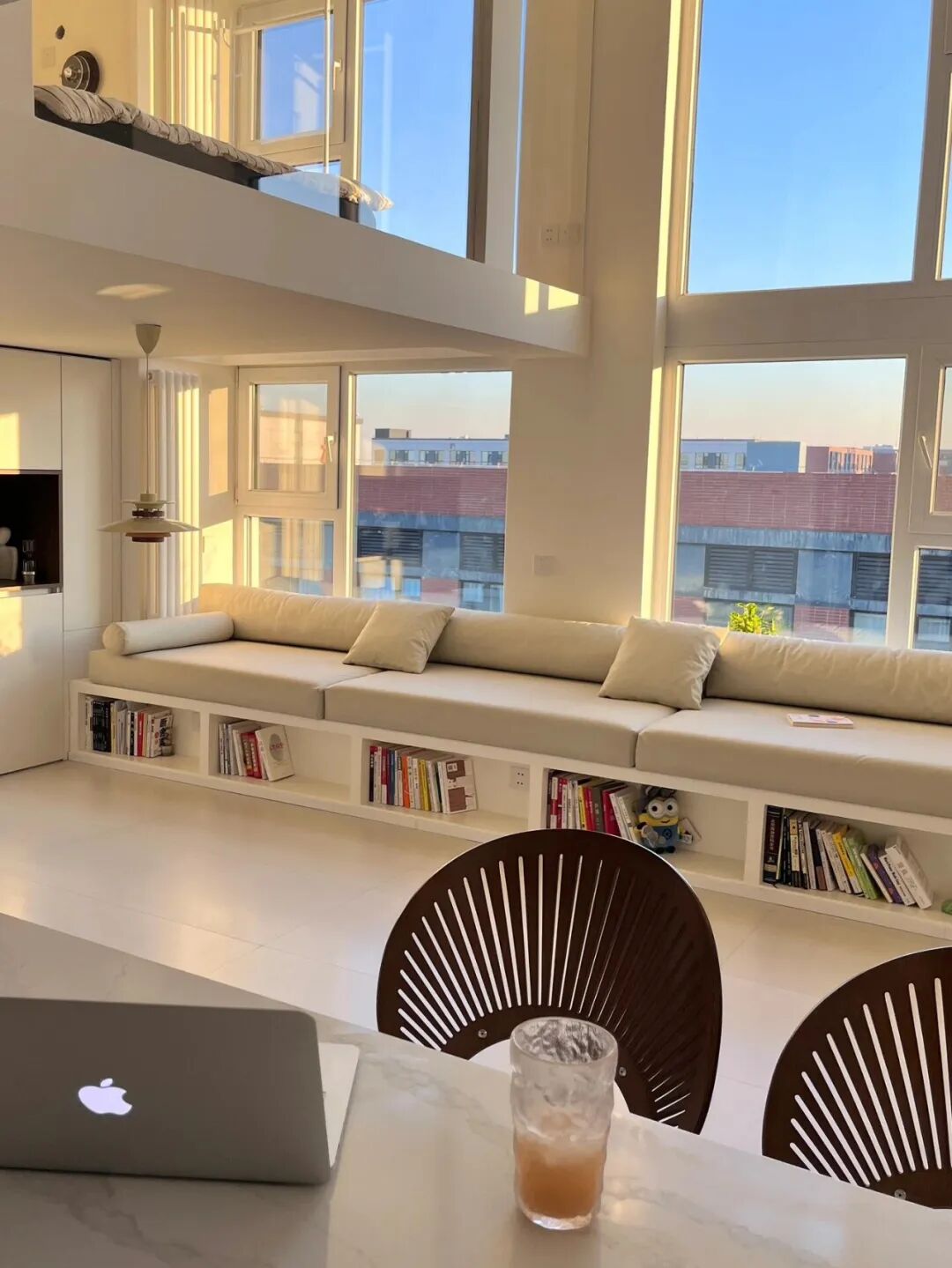 _果然还是年轻人“鬼点子”多!飘窗换个思路设计,实用性直接翻倍_果然还是年轻人“鬼点子”多!飘窗换个思路设计,实用性直接翻倍