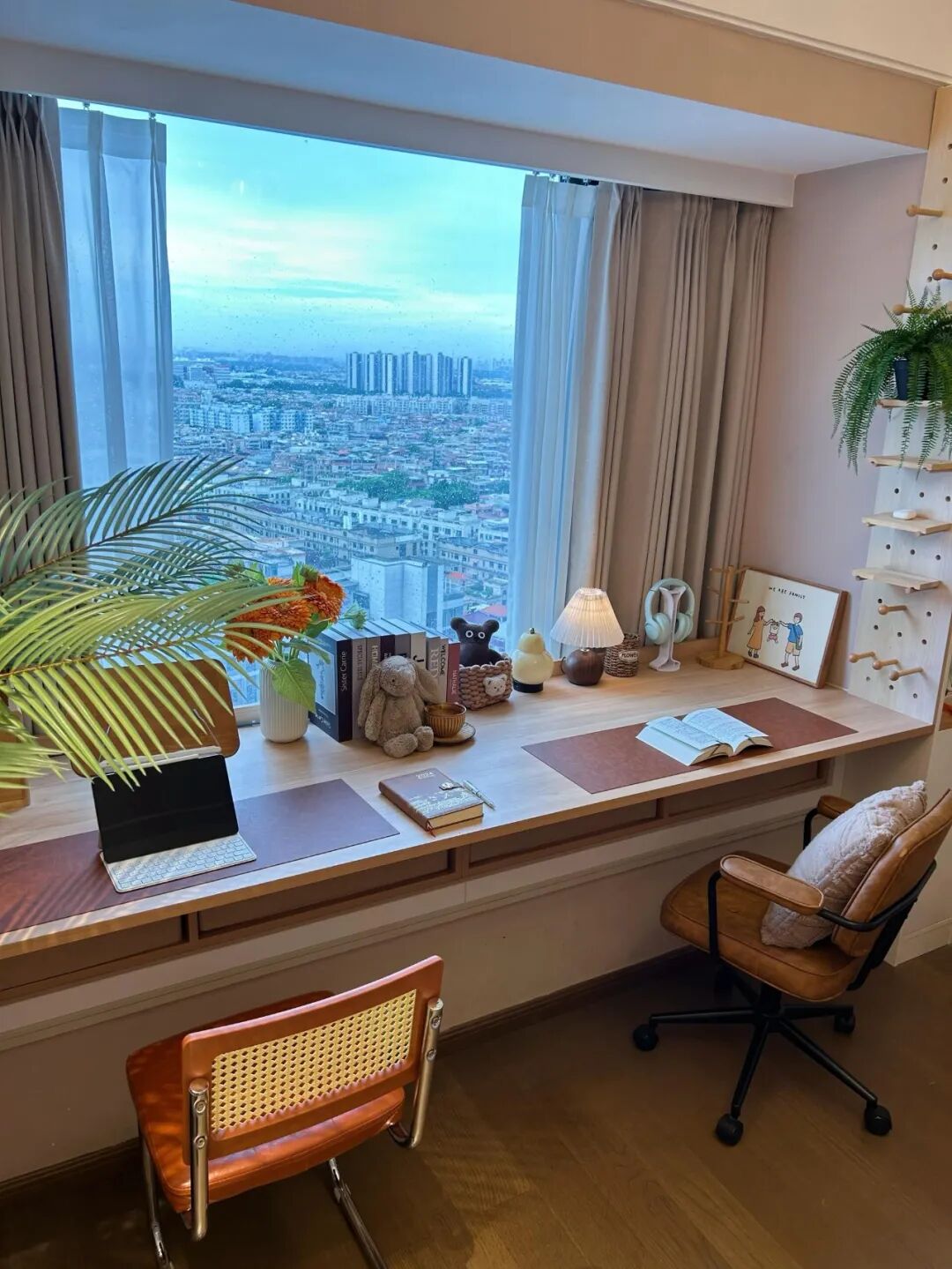 _果然还是年轻人“鬼点子”多!飘窗换个思路设计,实用性直接翻倍_果然还是年轻人“鬼点子”多!飘窗换个思路设计,实用性直接翻倍