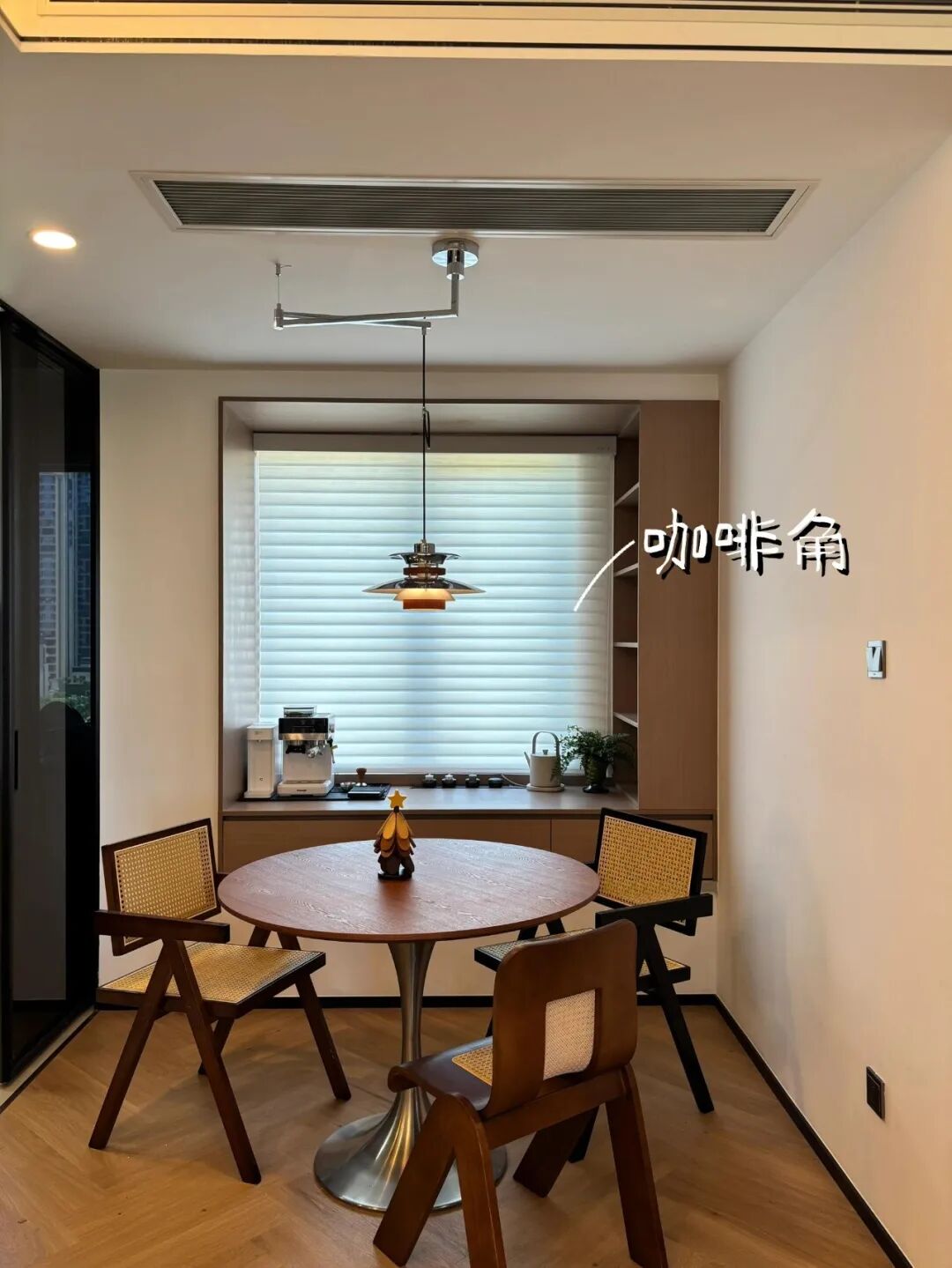 _果然还是年轻人“鬼点子”多!飘窗换个思路设计,实用性直接翻倍_果然还是年轻人“鬼点子”多!飘窗换个思路设计,实用性直接翻倍