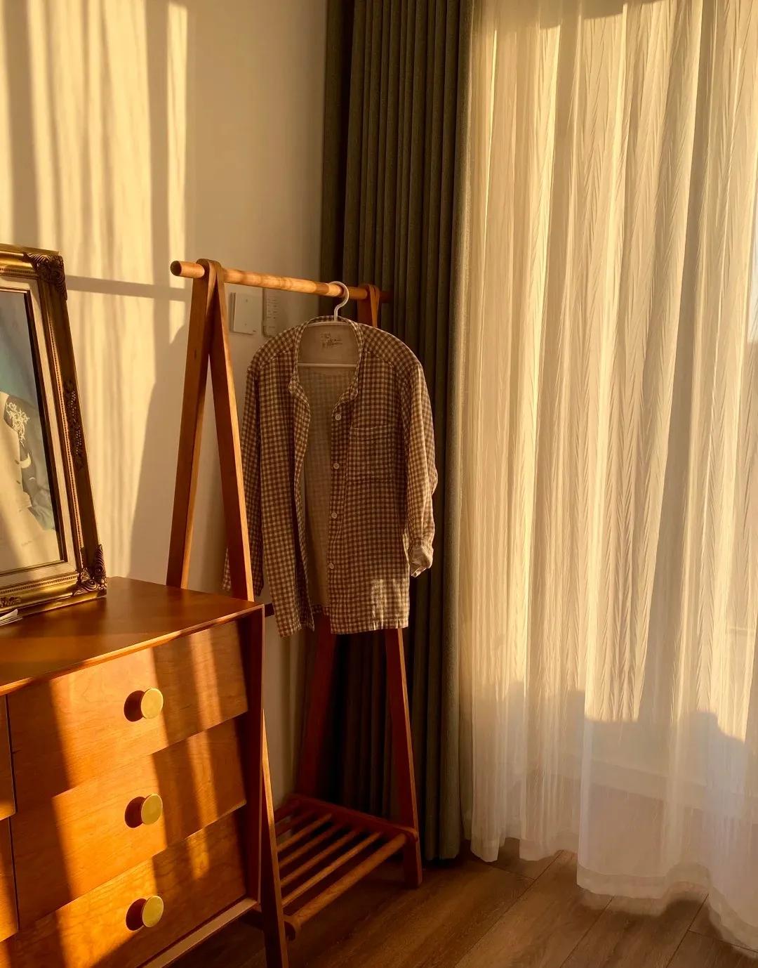 老百姓家里的卧室,建议不买这些“无用”家具,不仅多花钱还占地__老百姓家里的卧室,建议不买这些“无用”家具,不仅多花钱还占地