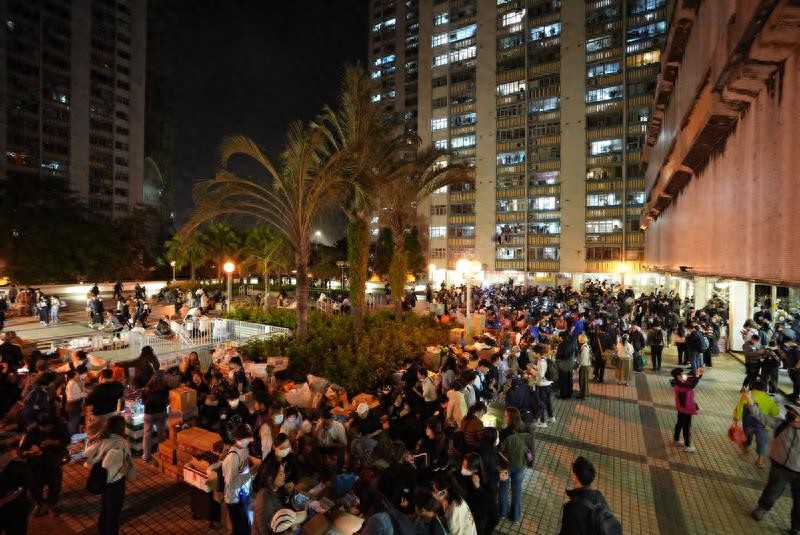 香港社区现高楼与高龄之困:宏福苑近四成居民超65岁__香港社区现高楼与高龄之困:宏福苑近四成居民超65岁