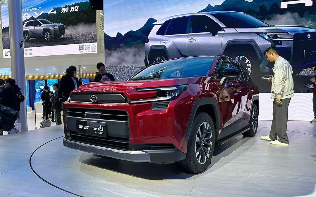 _“小号普拉多”?智能化大幅提升,新一代RAV4荣放16.98万元起_“小号普拉多”?智能化大幅提升,新一代RAV4荣放16.98万元起