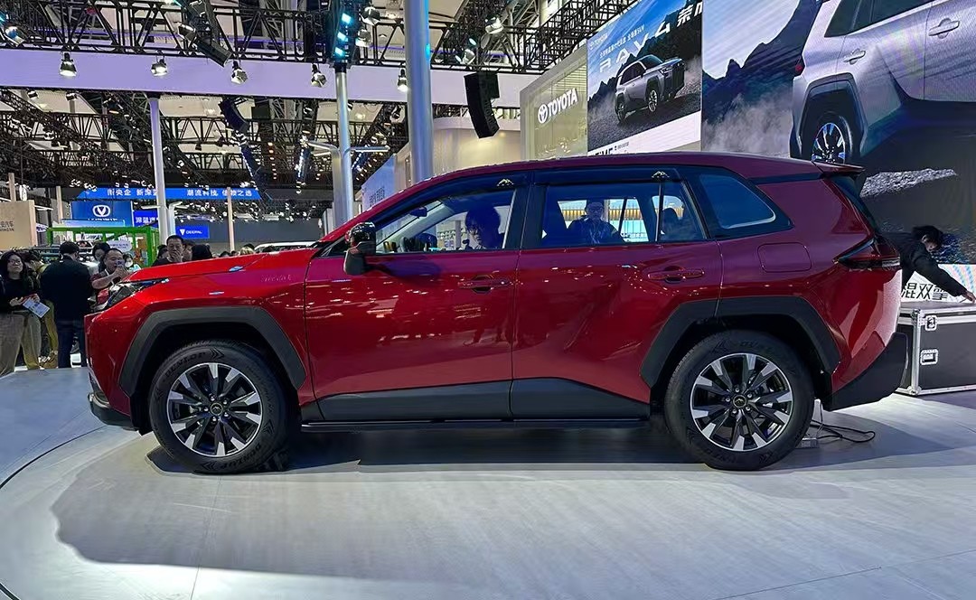 “小号普拉多”?智能化大幅提升,新一代RAV4荣放16.98万元起_“小号普拉多”?智能化大幅提升,新一代RAV4荣放16.98万元起_