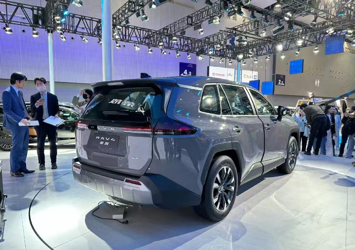 “小号普拉多”?智能化大幅提升,新一代RAV4荣放16.98万元起__“小号普拉多”?智能化大幅提升,新一代RAV4荣放16.98万元起