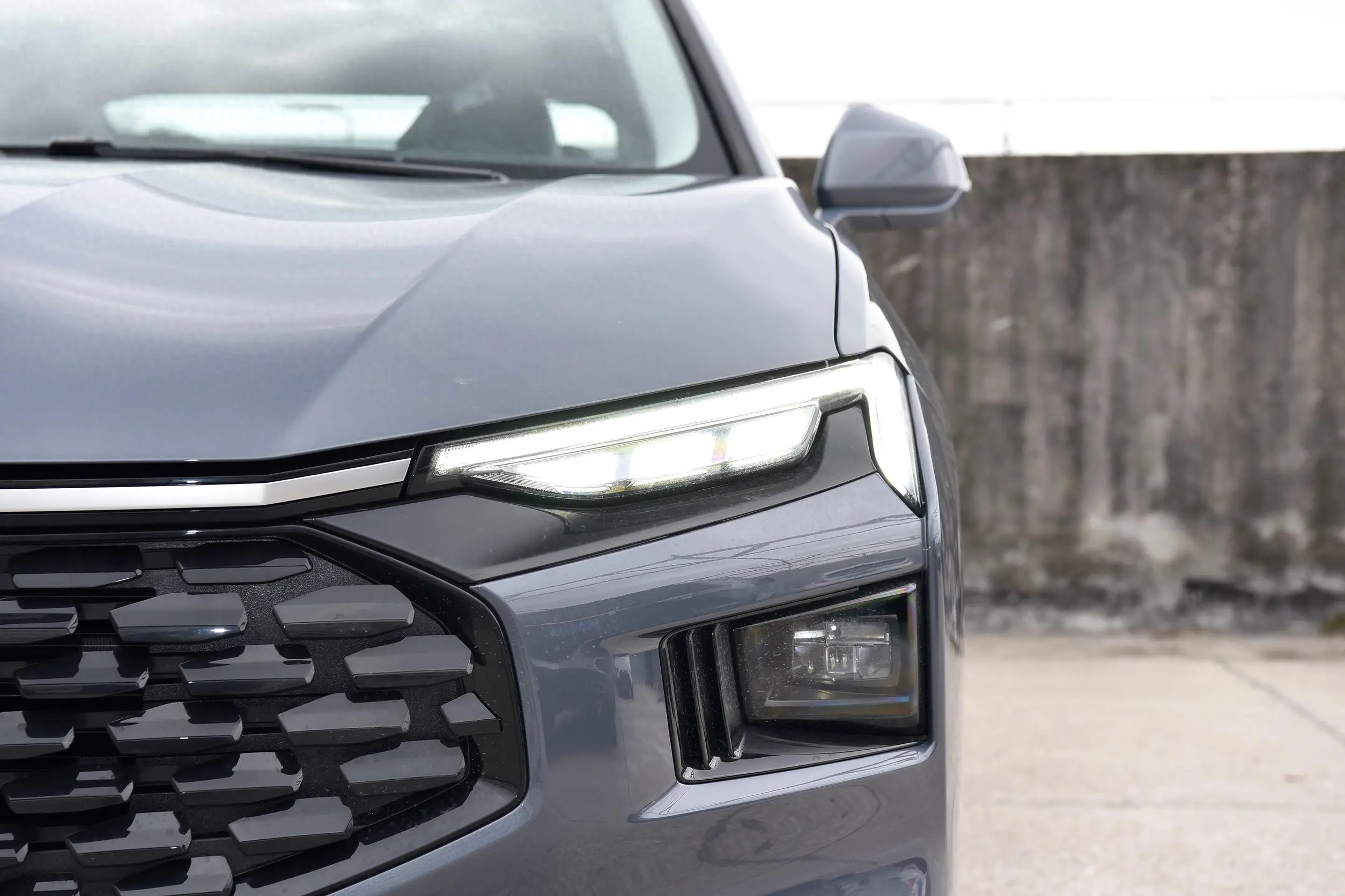 福特金牛座对比迈腾__天津那迈腾子椅子