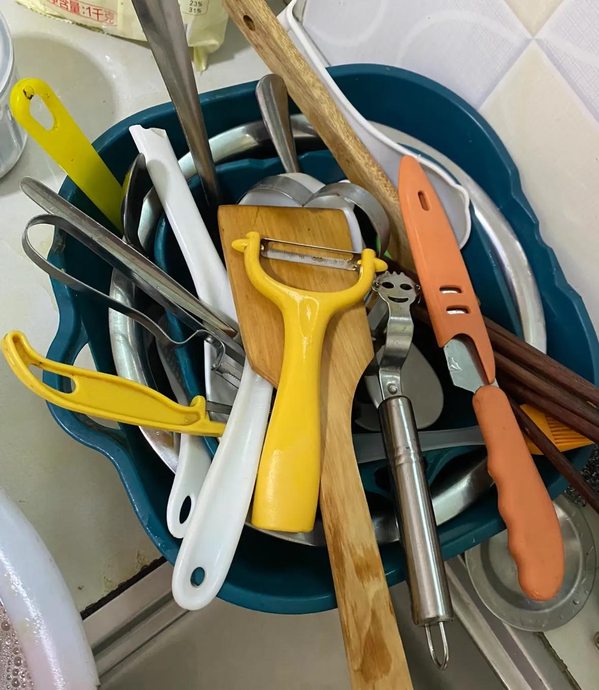 被网友的“收纳智慧”折服了!不花啥钱,厨房就能井井有条!__被网友的“收纳智慧”折服了!不花啥钱,厨房就能井井有条!