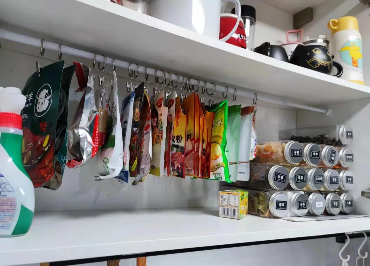 被网友的“收纳智慧”折服了!不花啥钱,厨房就能井井有条!_被网友的“收纳智慧”折服了!不花啥钱,厨房就能井井有条!_