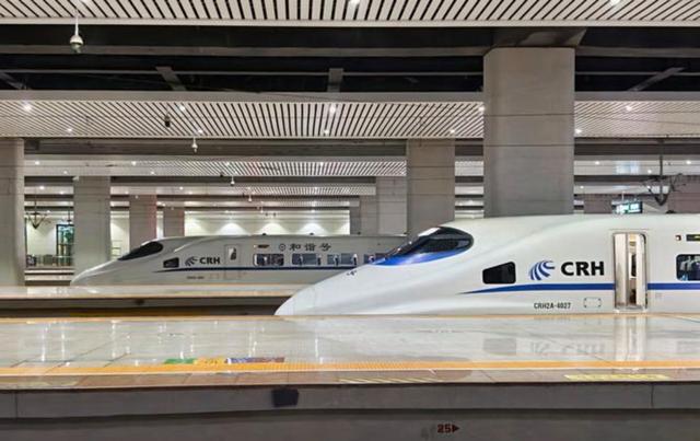 泸州只有100趟动车我上周刚在站台啃完最后一口凉饼抬头数屏,深圳重庆成都等多线开通让交通变得更加便捷,城市逐步迈向高铁新时代-有驾