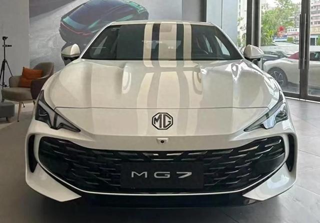 名爵MG7运动豪车排面足！值买理由揭秘-有驾