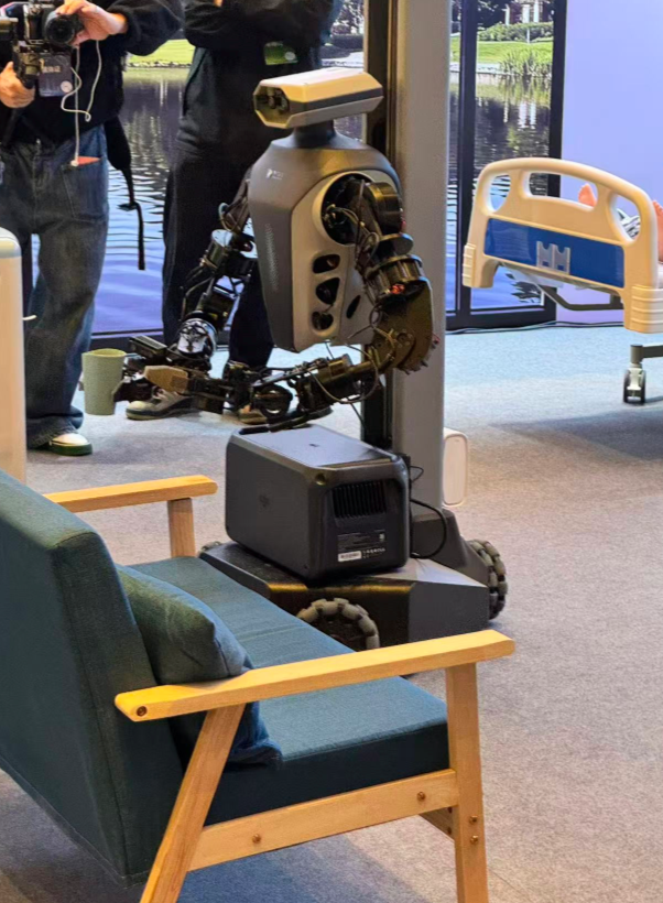 雪炫zico分手后同台__钟南山袁隆平罕见同台